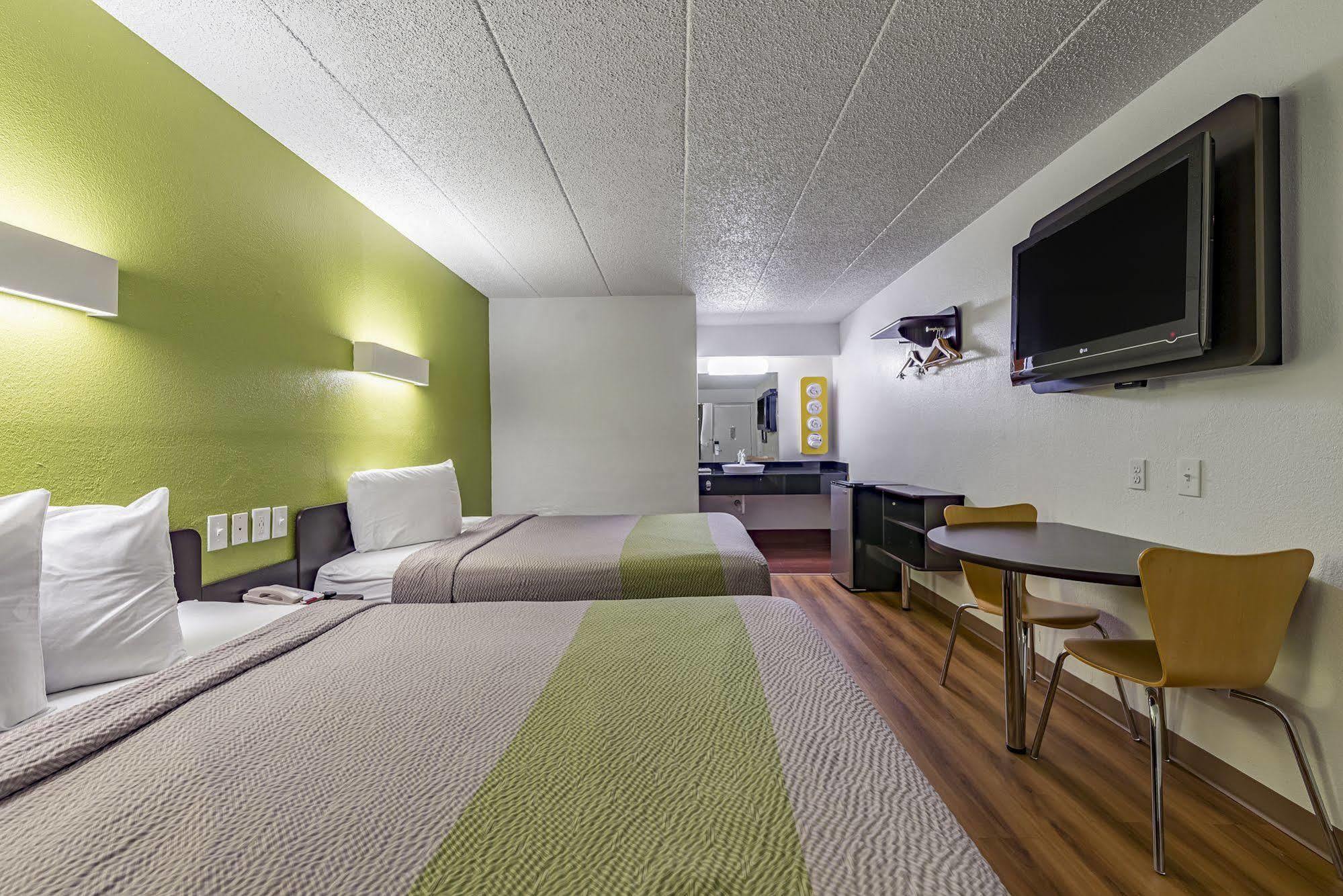 Days Inn By Wyndham Cincinnati I-71 Silverton Exterior foto