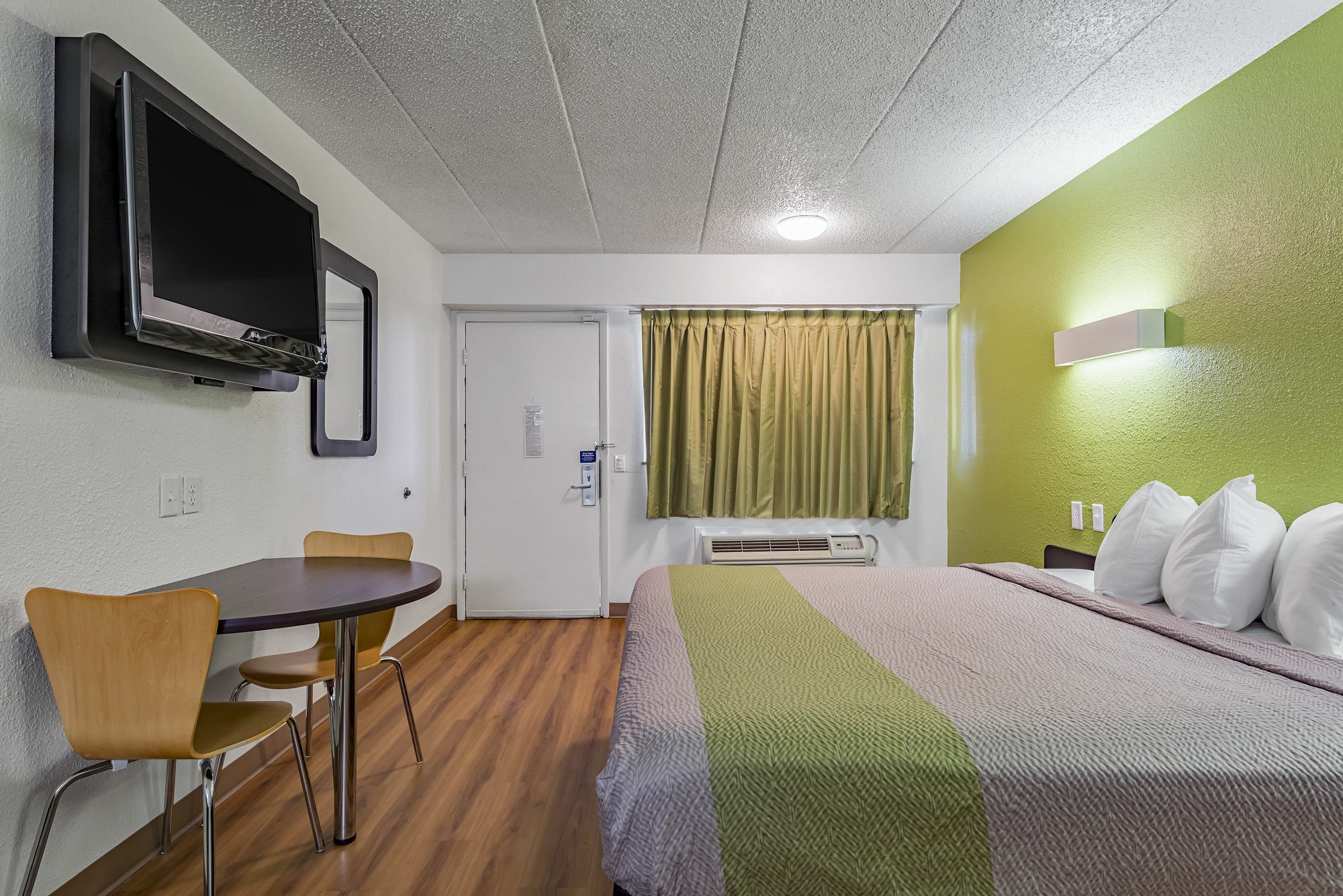 Days Inn By Wyndham Cincinnati I-71 Silverton Exterior foto